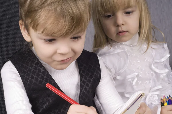 Meisje en jongen tekening — Stockfoto