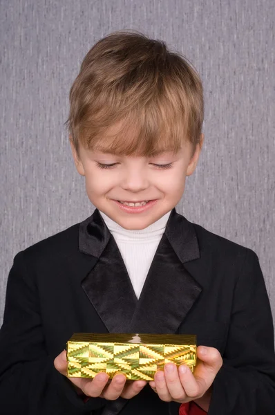 Boy and gift box — Stock Photo, Image