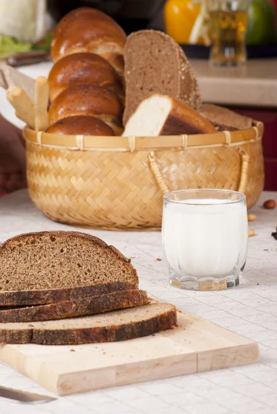 Ψωμί και γάλα — Φωτογραφία Αρχείου
