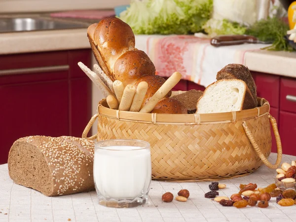 Pan y leche — Foto de Stock