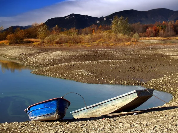 Due barche e lago — Foto Stock