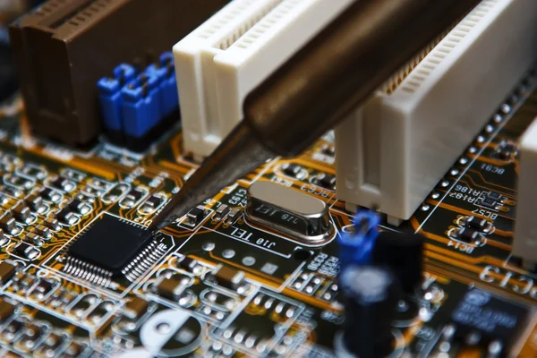 Circuit board reparatie — Stockfoto