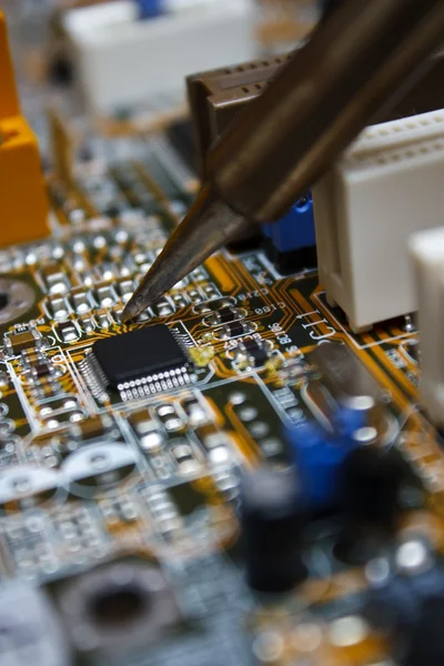 Circuit board repair — Stock Photo, Image