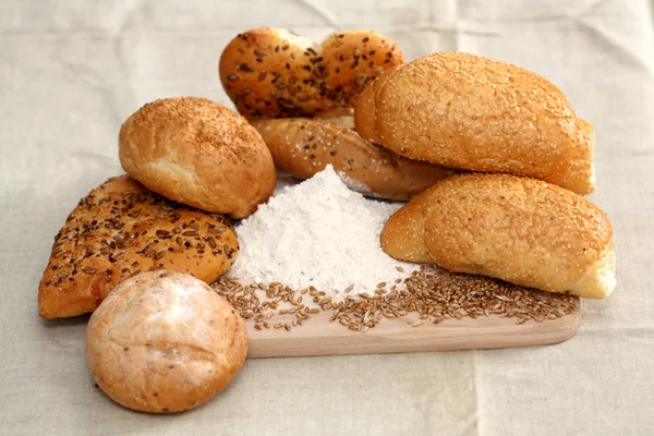 Arrangement of bread in basket — Stock Photo, Image