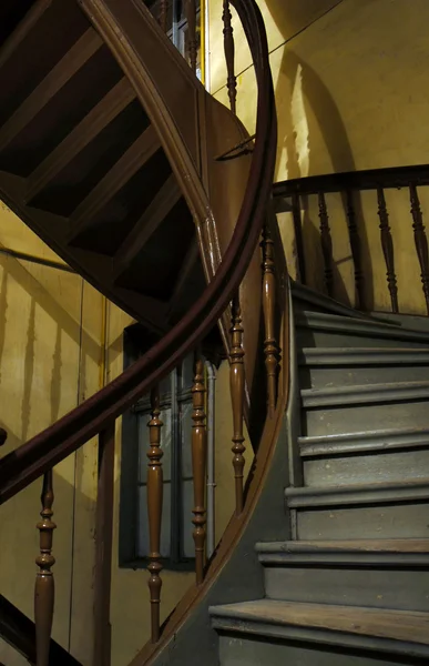 Спиральная лестница — стоковое фото