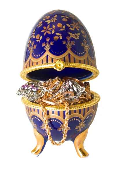 Egg with jewelry — Stock Photo, Image