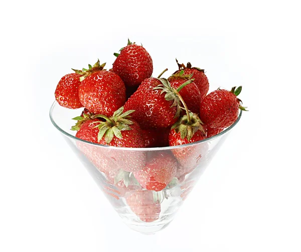 Erdbeeren im Glas isoliert auf wh — Stockfoto