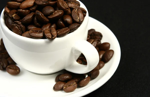 Kaffeezeit, eine Tasse Bohnen — Stockfoto