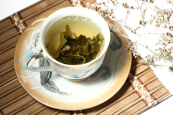 Groene thee in een kopje — Stockfoto