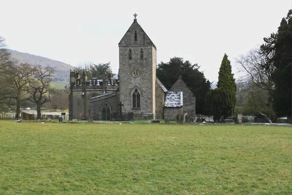 Eine Kirche in der englischen Landschaft — Stockfoto