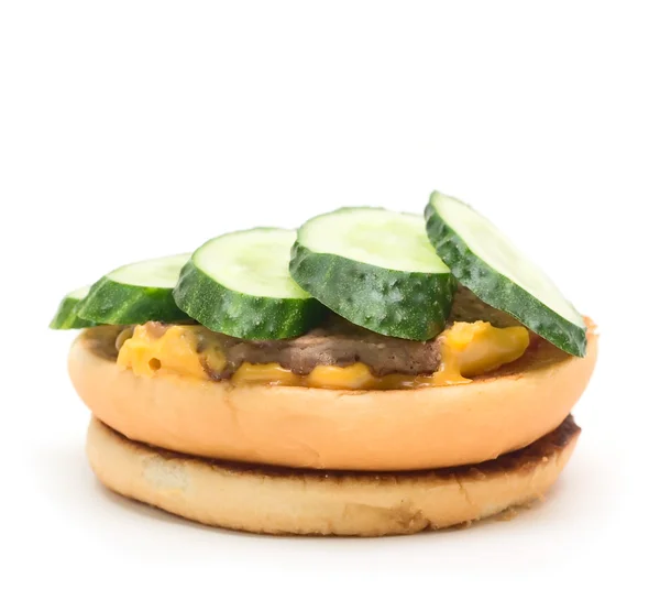 Cheeseburger isolato su bianco — Foto Stock