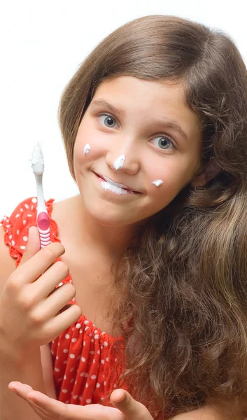 Belleza adolescente chica limpia dientes aislados en blanco — Foto de Stock