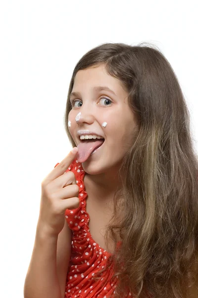 Schoonheid tiener meisje eten crème geïsoleerd op wit — Stockfoto