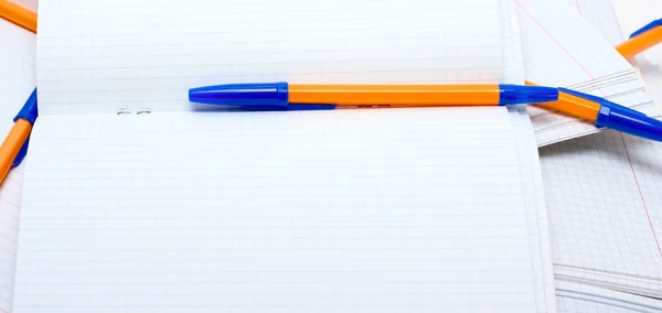Pennen en papier — Stockfoto