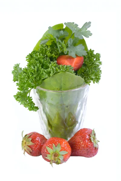 Erdbeeren und Pflanzen — Stockfoto