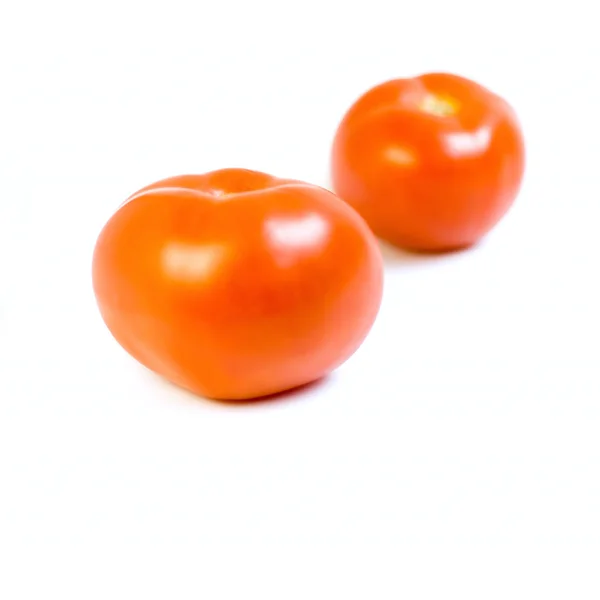 Zwei Tomaten isoliert auf weiß — Stockfoto