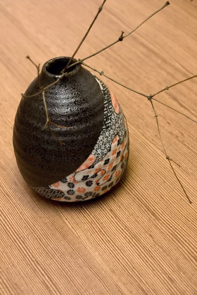 日本花瓶和树枝 — 图库照片