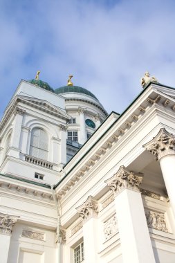 mavi gökyüzünde Helsinki Katedrali