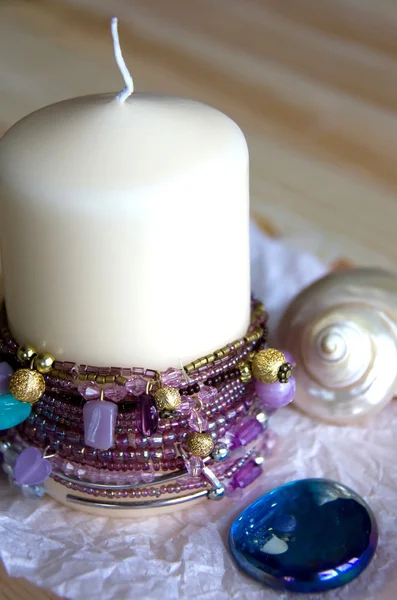 흰 촛불, 조개 및 유리 돌 — 스톡 사진