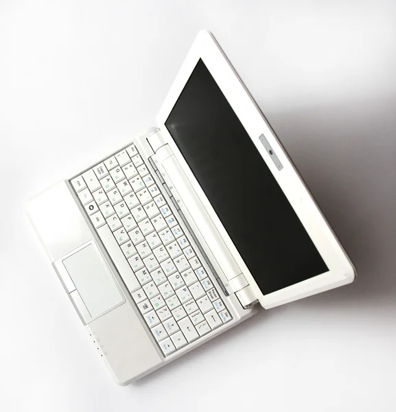 Otwarty biały laptop — Zdjęcie stockowe