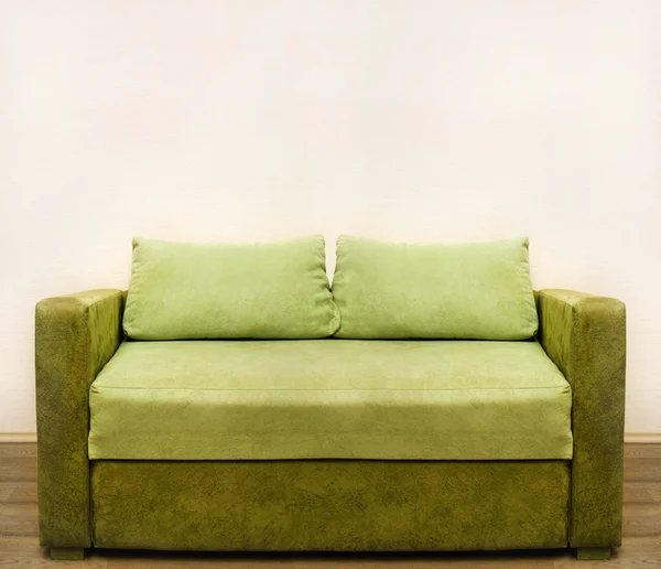 Sofá Shabby verde — Fotografia de Stock