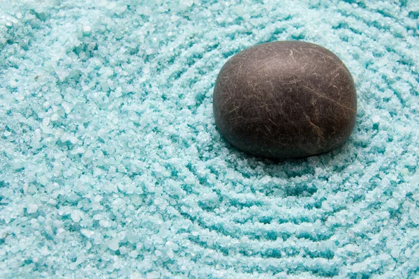 taş ve mavi banyo tuzu