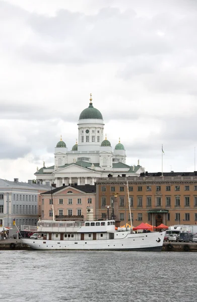 在多云的日子赫尔辛基中心码头 — 图库照片