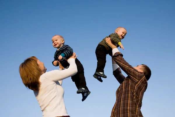 Familjen älska livet med barn — Stockfoto