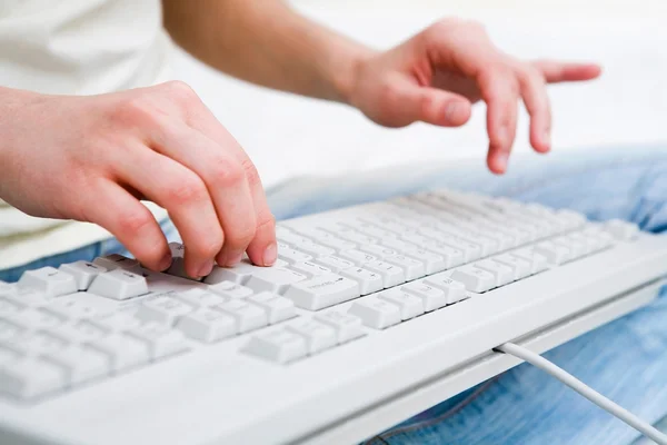 Fingers on the keyboard — Stock Photo, Image