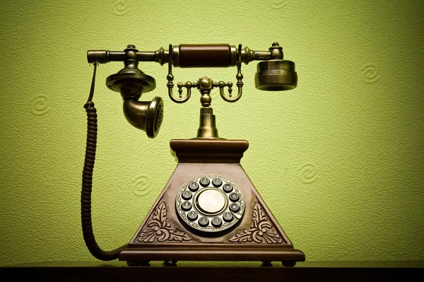 El viejo teléfono con diales de disco en el fondo de pantalla Imagen De Stock