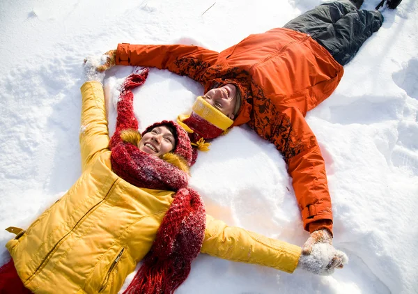 The young family plays winter wood on snow — Φωτογραφία Αρχείου
