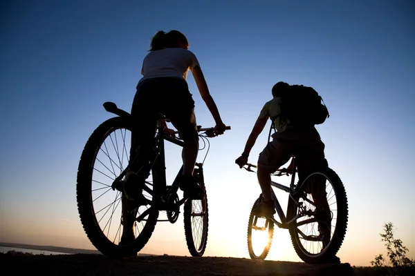 Couple on bicycles — Stock Photo, Image