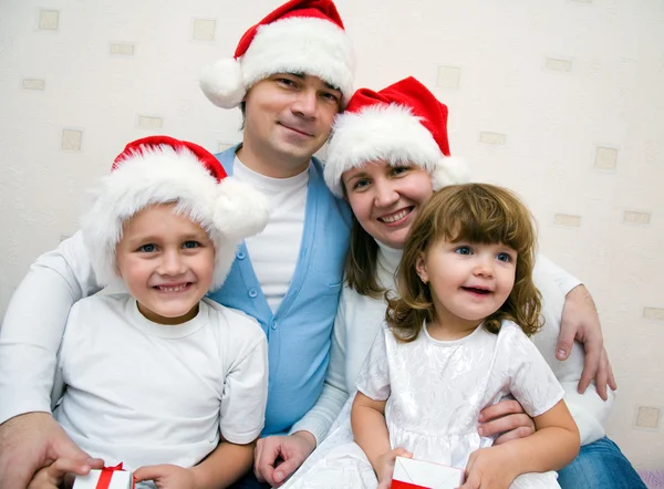 Kerstmis en gelukkige familie — Stockfoto