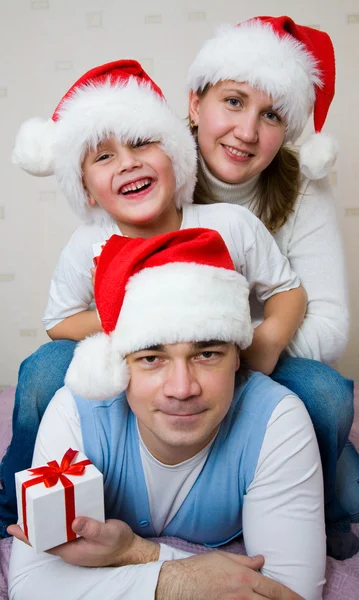 Χριστούγεννα ευτυχισμένη οικογένεια — Φωτογραφία Αρχείου