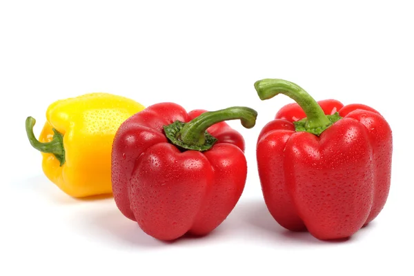 Κόκκινο και κίτρινο υγρό γλυκό πιπέρι. — Φωτογραφία Αρχείου