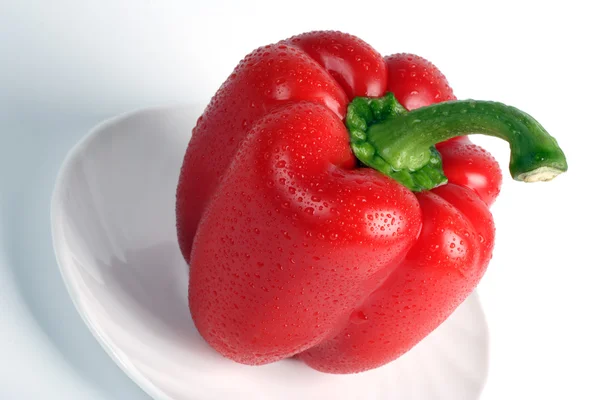 Γλυκιά πιπεριά σε ένα πιάτο. — Φωτογραφία Αρχείου