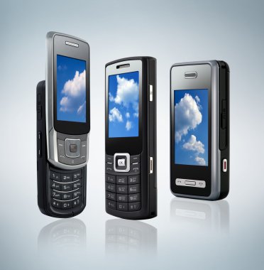 üç farklı türde cep telefonları