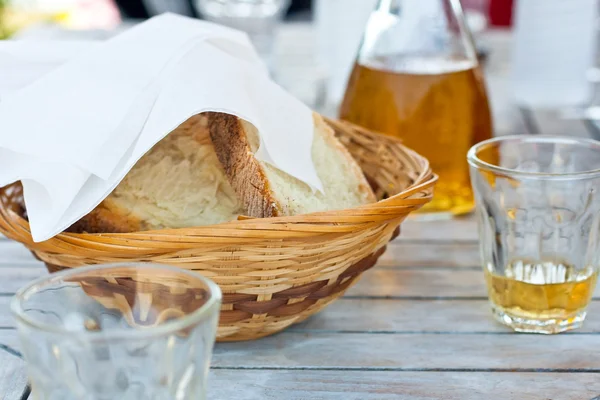 White wine and bread — Stock Photo, Image