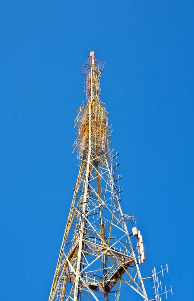 Коммуникационная антенна — стоковое фото