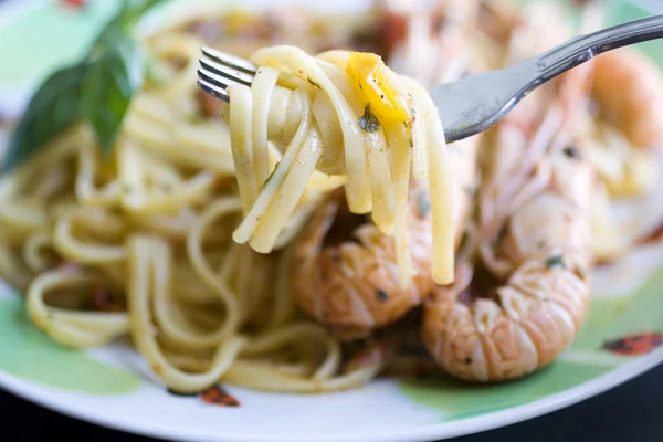 Spaghetti con scampi — Foto Stock