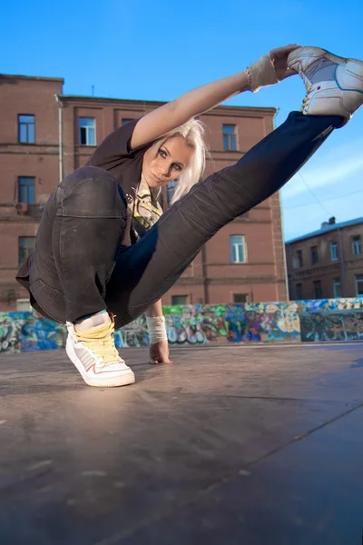 Mädchen-Breakdancer — Stockfoto
