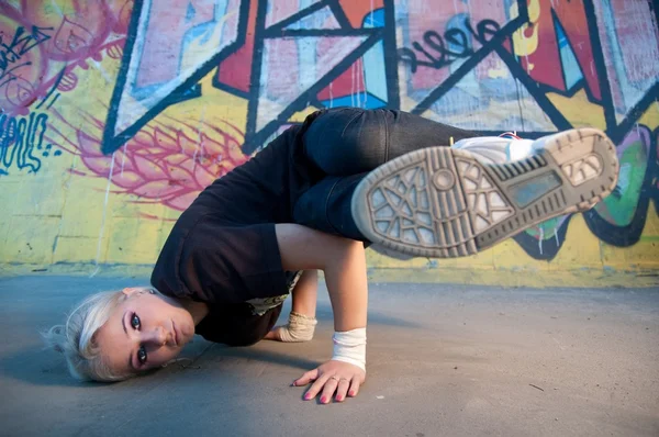 女の子 break-dancer — ストック写真