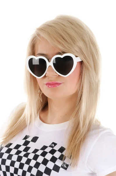 Krásná mladá dívka v bílém sluneční brýle. — Stock fotografie