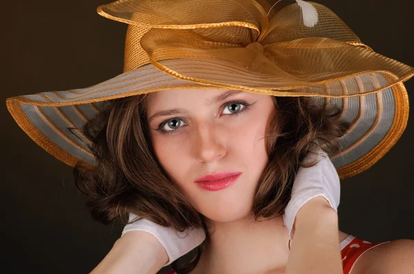 Portret van mooie vrouw in een hoed — Stockfoto