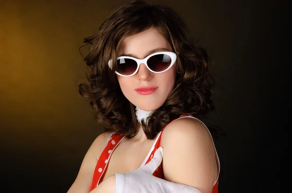 A szép lány a napszemüvegek — Stock Fotó