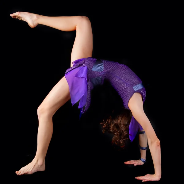 Joven yoga femenino —  Fotos de Stock