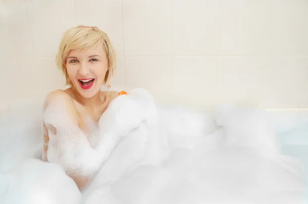Woman lying in bubble bath . — Stock Photo, Image
