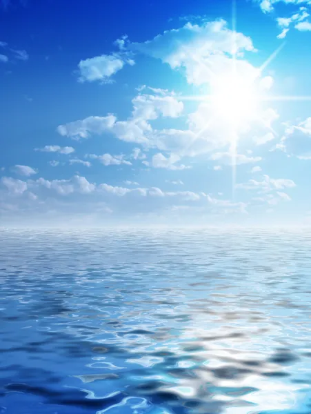Солнечный фон и вода — стоковое фото