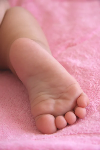 Детская нога — стоковое фото