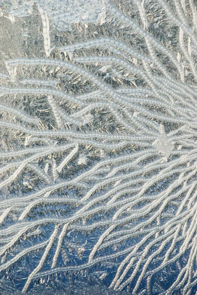 겨울 창문의 서리가 내리는 천연적 인 무늬 — 스톡 사진